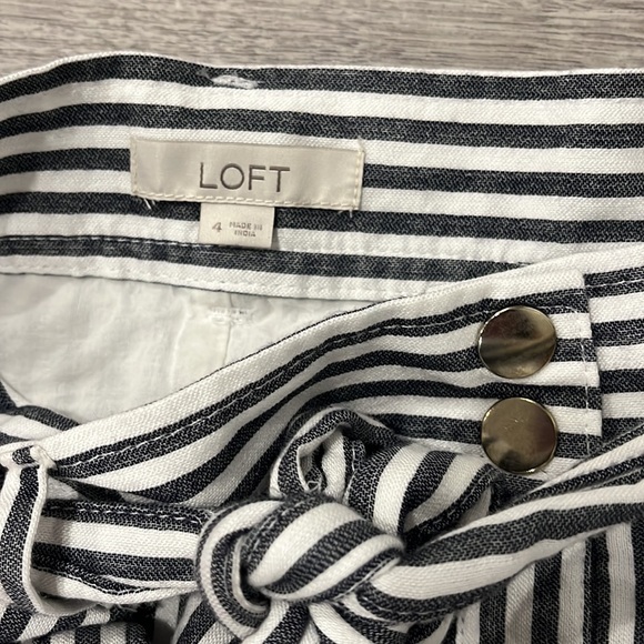 Button-up skirt with a belt - Picture 7 of 10